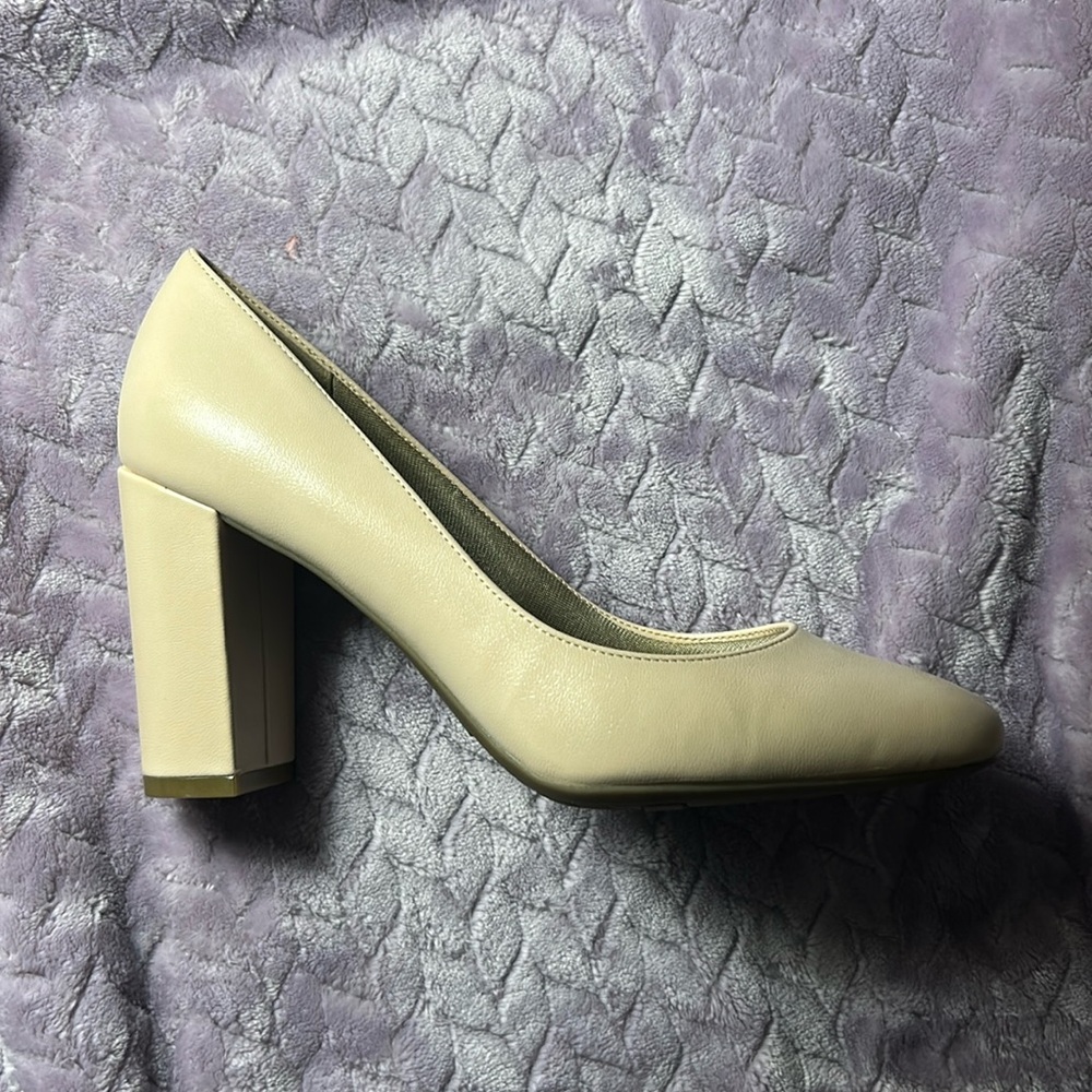 Brand New Nude Lifestride Memory Foam Block Heels